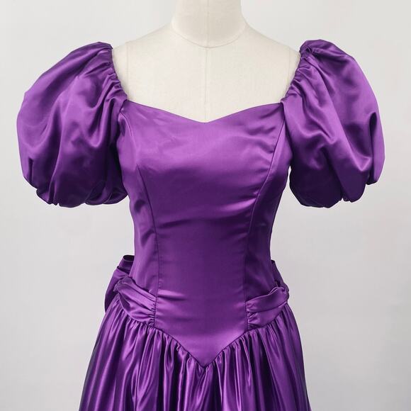 Vintage 80s Satin Gown Puff Sleeve Fit & Flare Bow Back Sweetheart Purple 4 - Picture 2 of 9